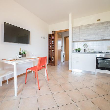 Gardappartamenti - Cascinale With Terrace Desenzano del Garda Esterno foto